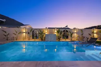 Tarihi Kayaköy'de modern bungalov tarzı villa